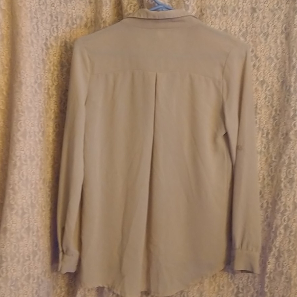 Nice top - Picture 2 of 3